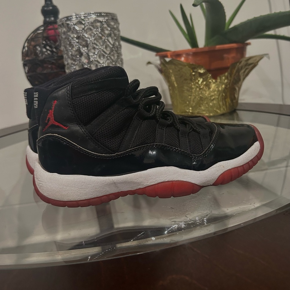 Jordan bred 11s size 7